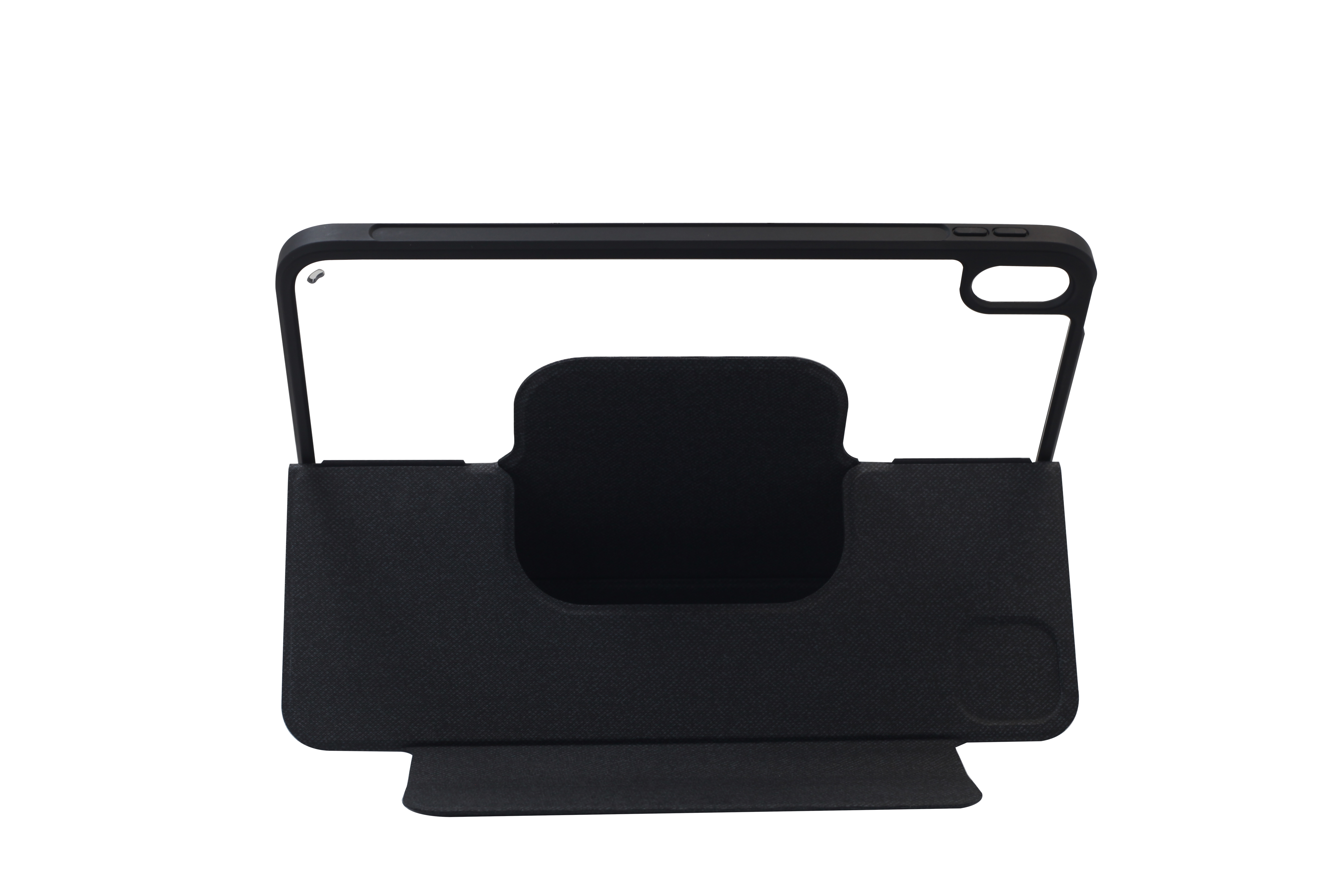 Schwarze Tablet-Hülle offen, mit einem Rahmen zur Aufnahme des Tablets und einem Ständer. Isoliert auf weißem Hintergrund.