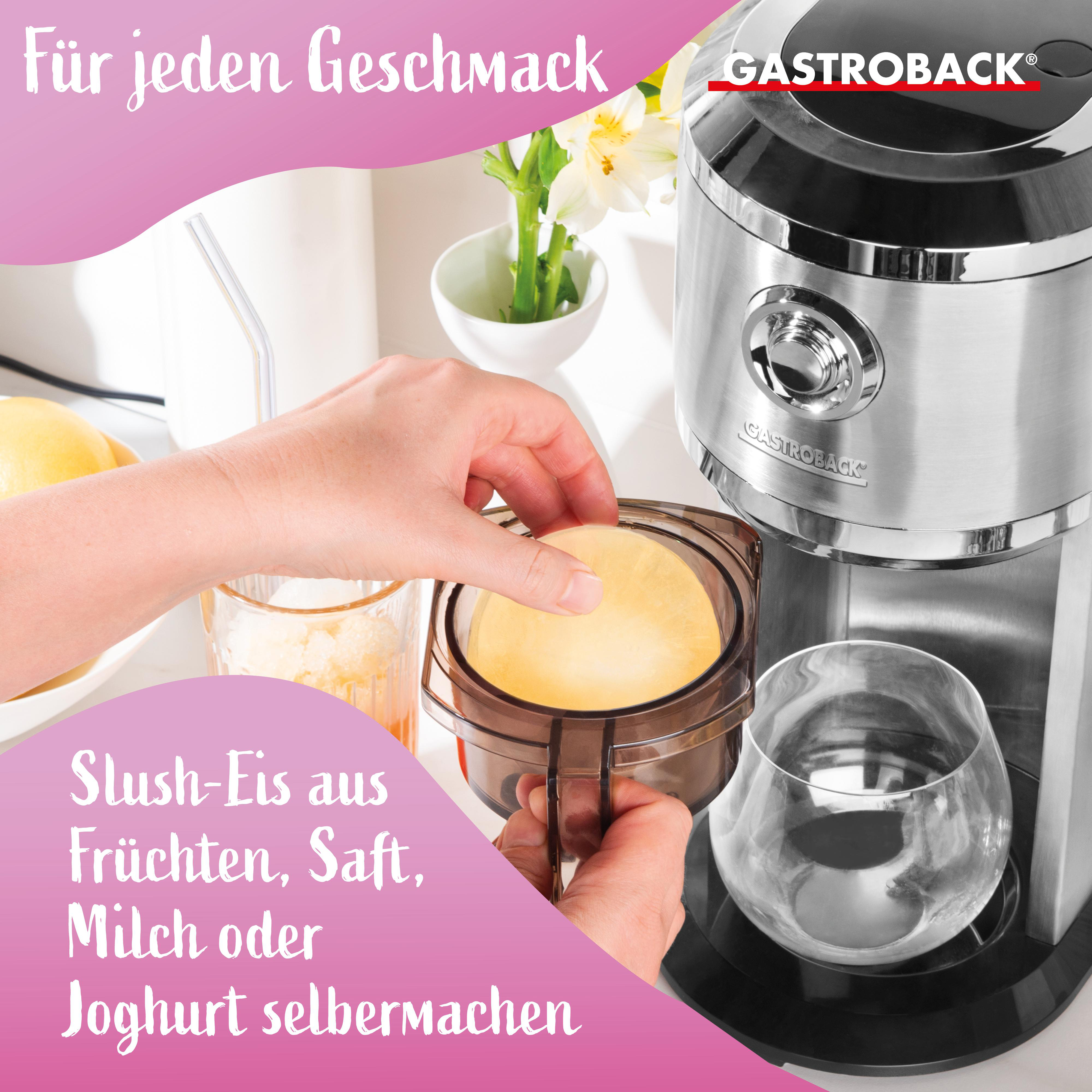 Eine Person bereitet Slush-Eis mit einer Maschine zu. Text: Slush-Eis aus Früchten, Saft, Milch oder Joghurt selbst.