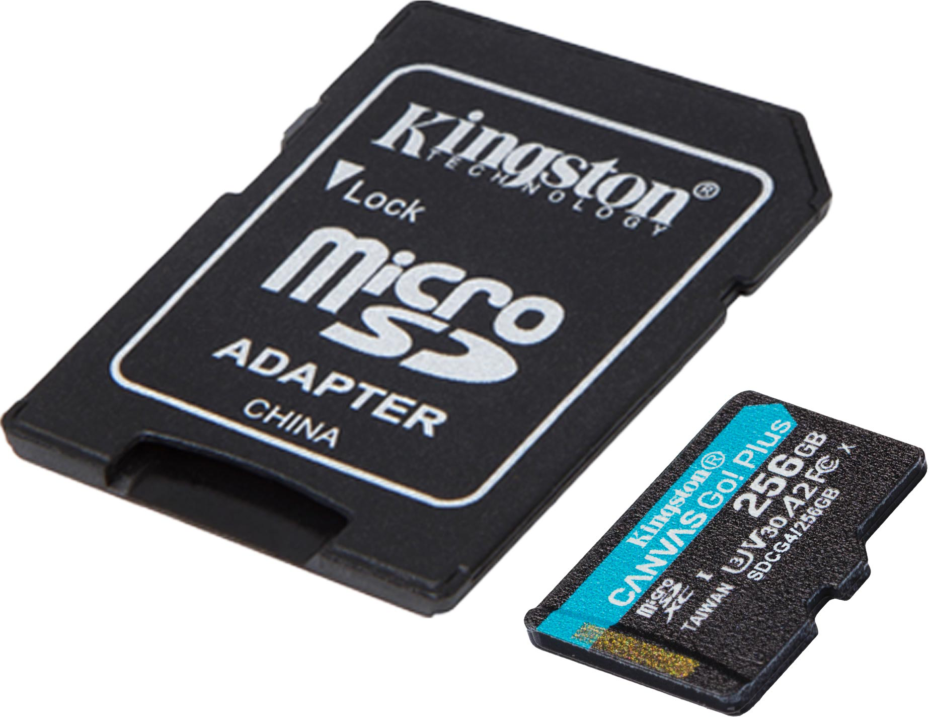 Két fekete SD kártya: egy nagy adapterkártya és egy kisebb microSD kártya. Az adapteren a 'Kingston' és a 'Micro SD Adapter' felirat látható.