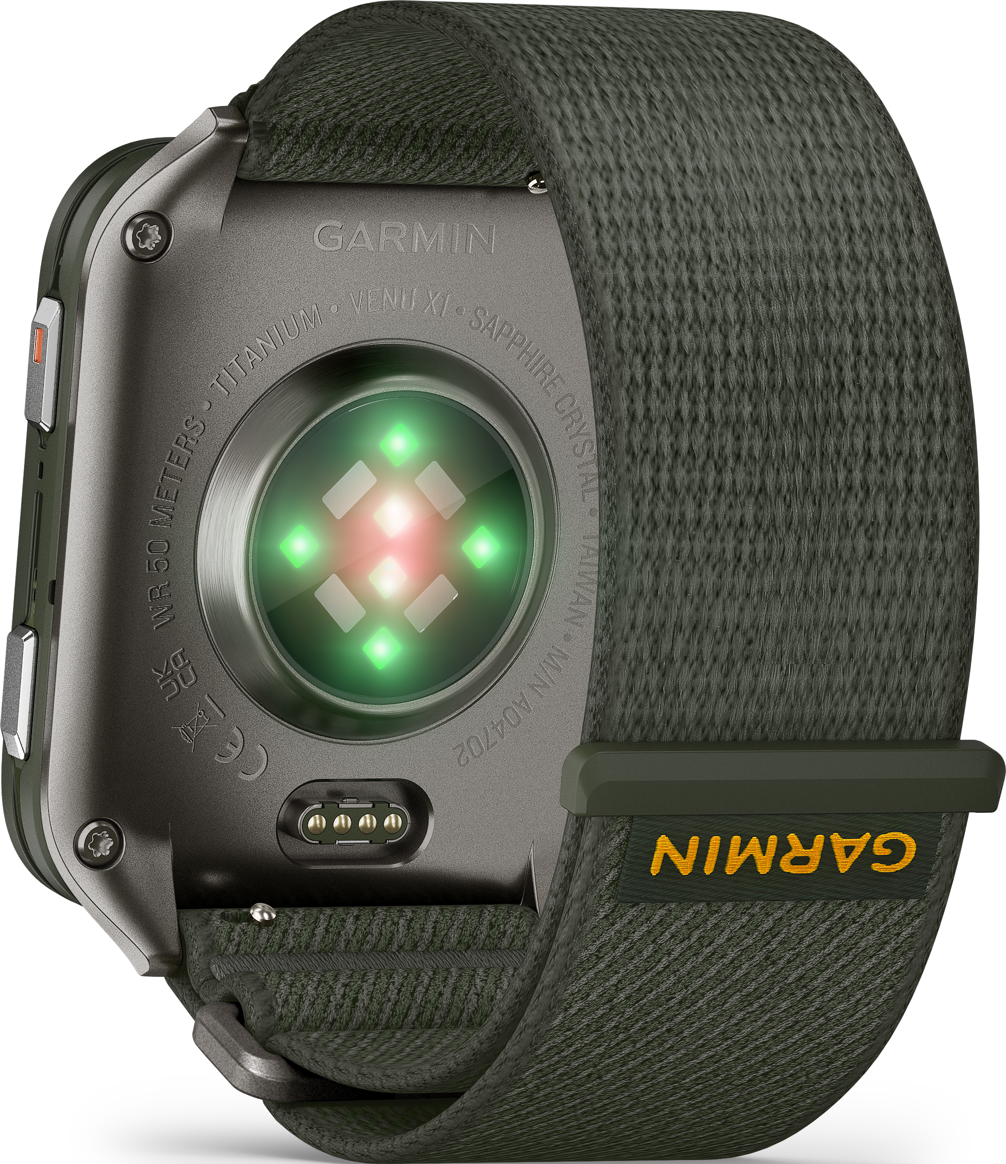 Gros plan d'une smartwatch Garmin, bracelet vert, boîtier argenté. Caractéristiques : capteur de fréquence cardiaque et logo Garmin.