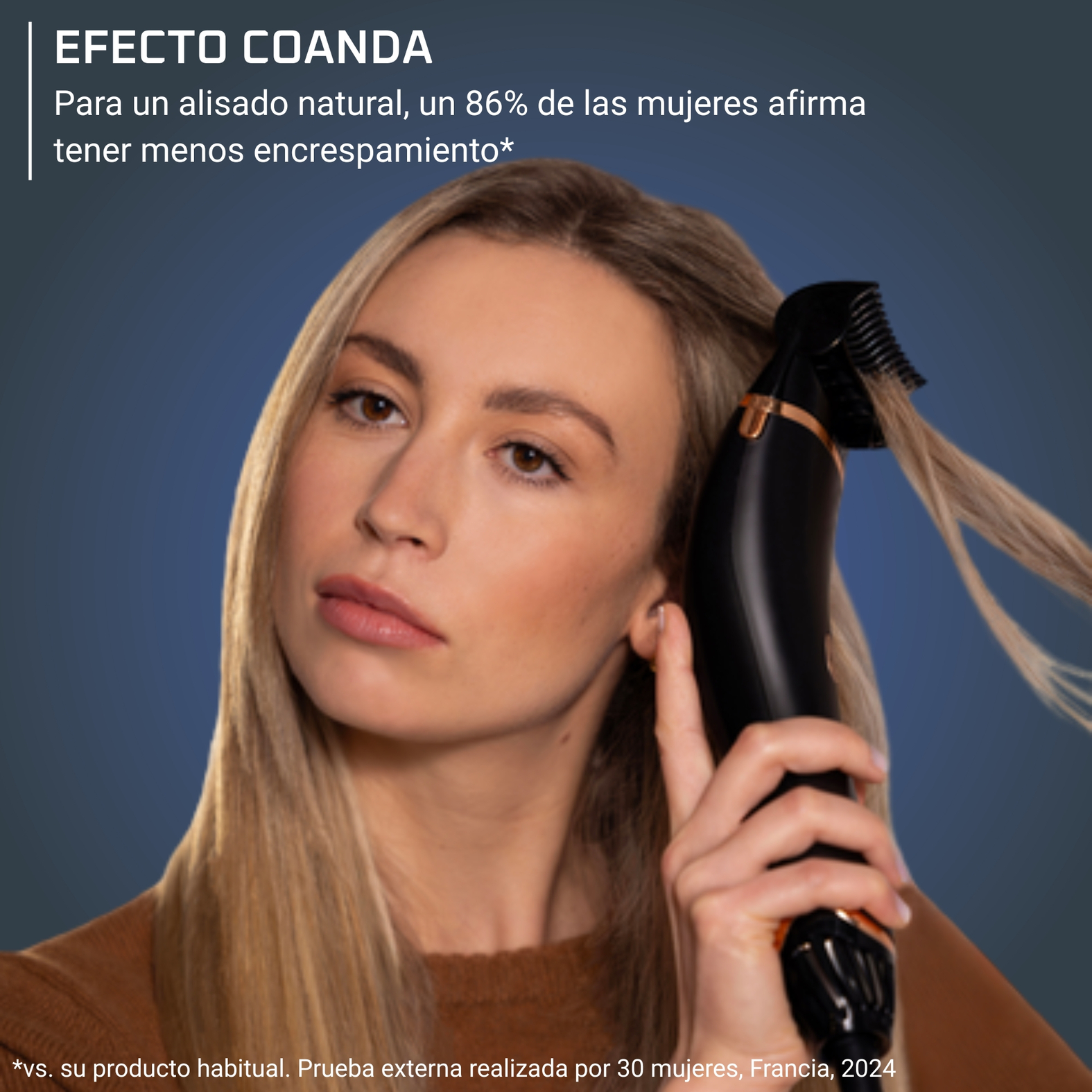Mujer rubia usa un cepillo negro. El texto dice '86% menos encrespamiento'.