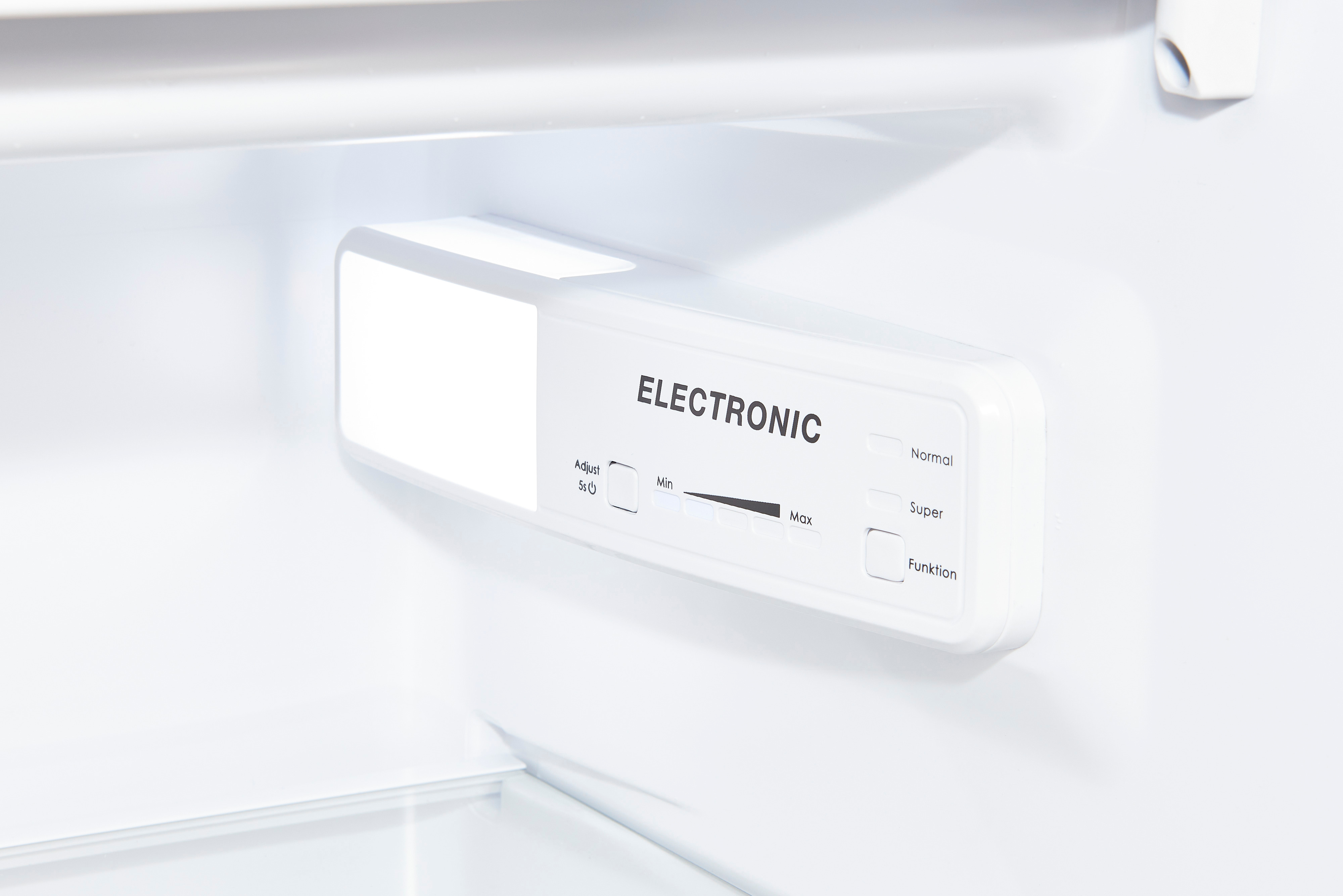 Kühlschrankinnenraum mit elektronischem Bedienfeld. Text enthält 'Electronic', Min/Max-Schieberegler und Funktionstasten.
