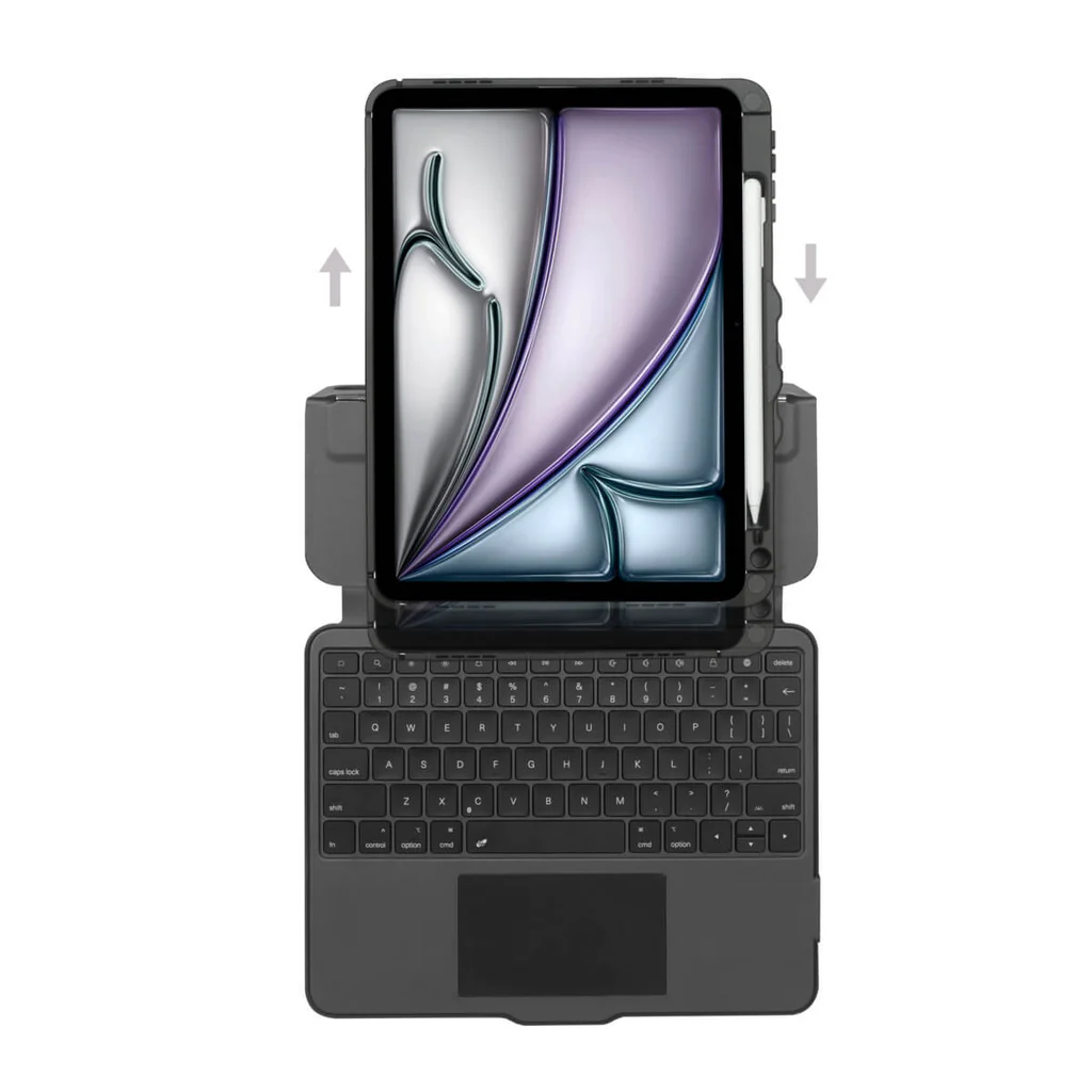 Un iPad en una funda gris oscuro con teclado adjunto. La pantalla muestra un diseño morado y plateado. Un lápiz está adjunto.