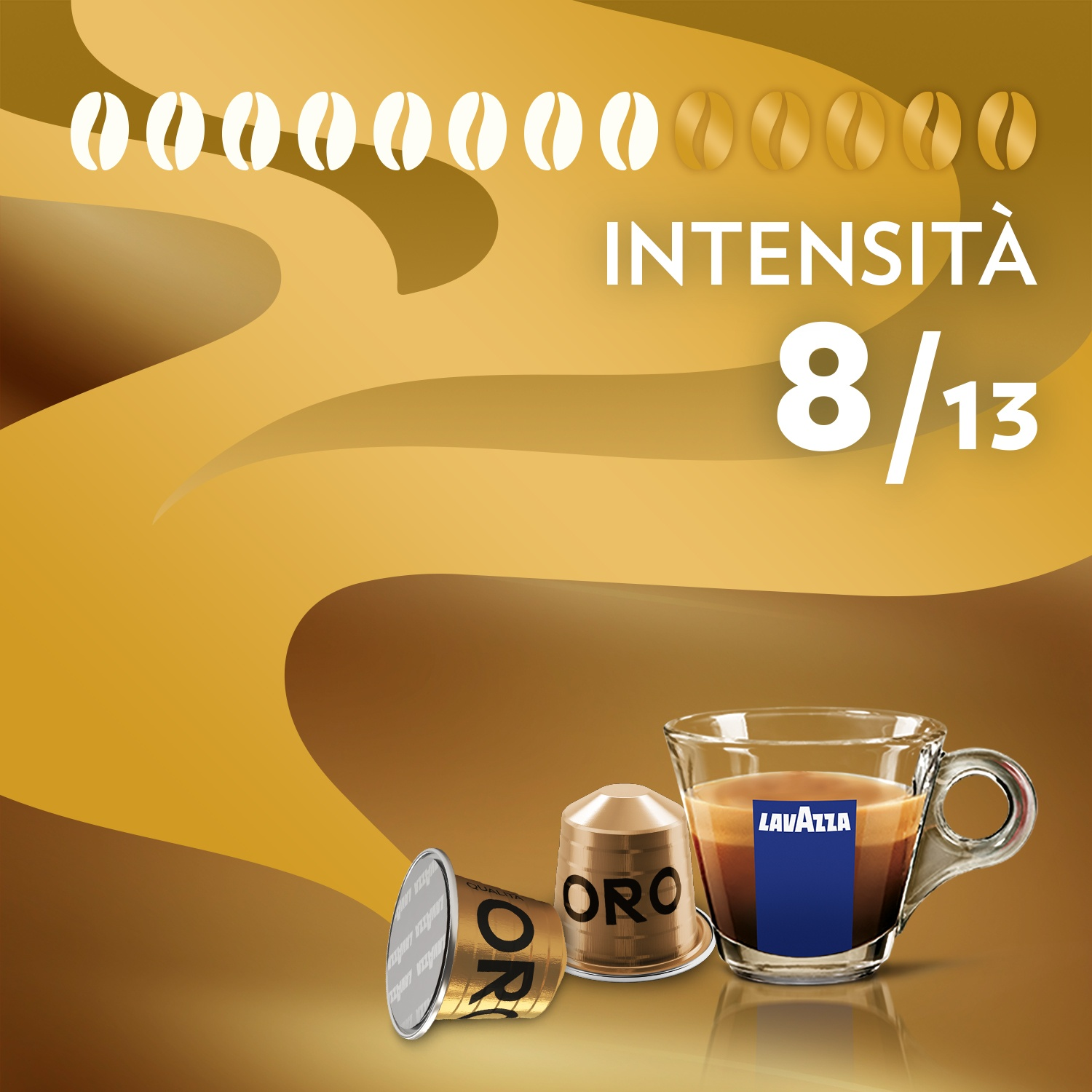 L'immagine mostra chicchi di caffè, 'Intensità 8/13', una tazza di caffè e due capsule di caffè Lavazza ORO su sfondo marrone.
