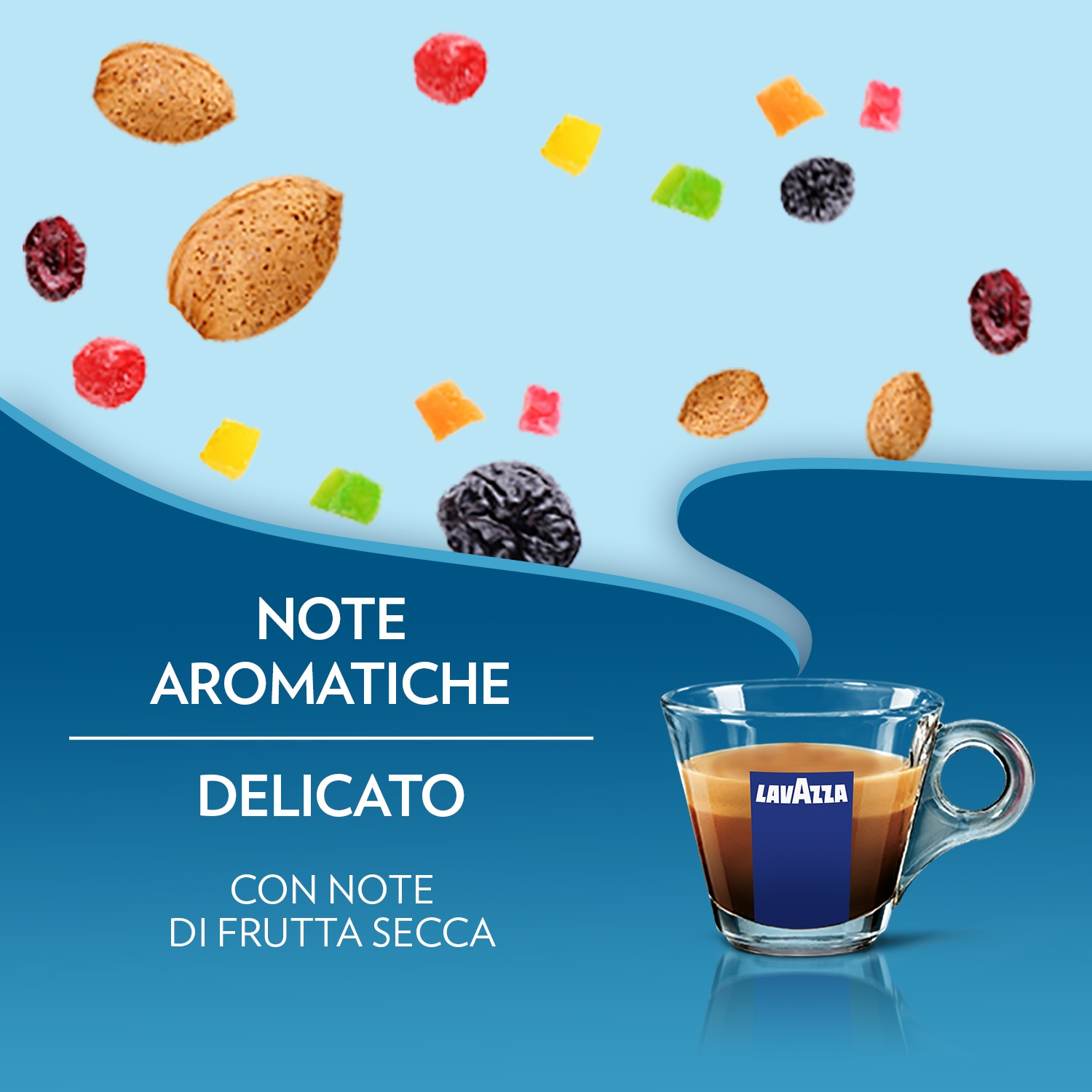 Tazza di espresso con marchio Lavazza, con frutta secca galleggiante su sfondo blu sfumato.