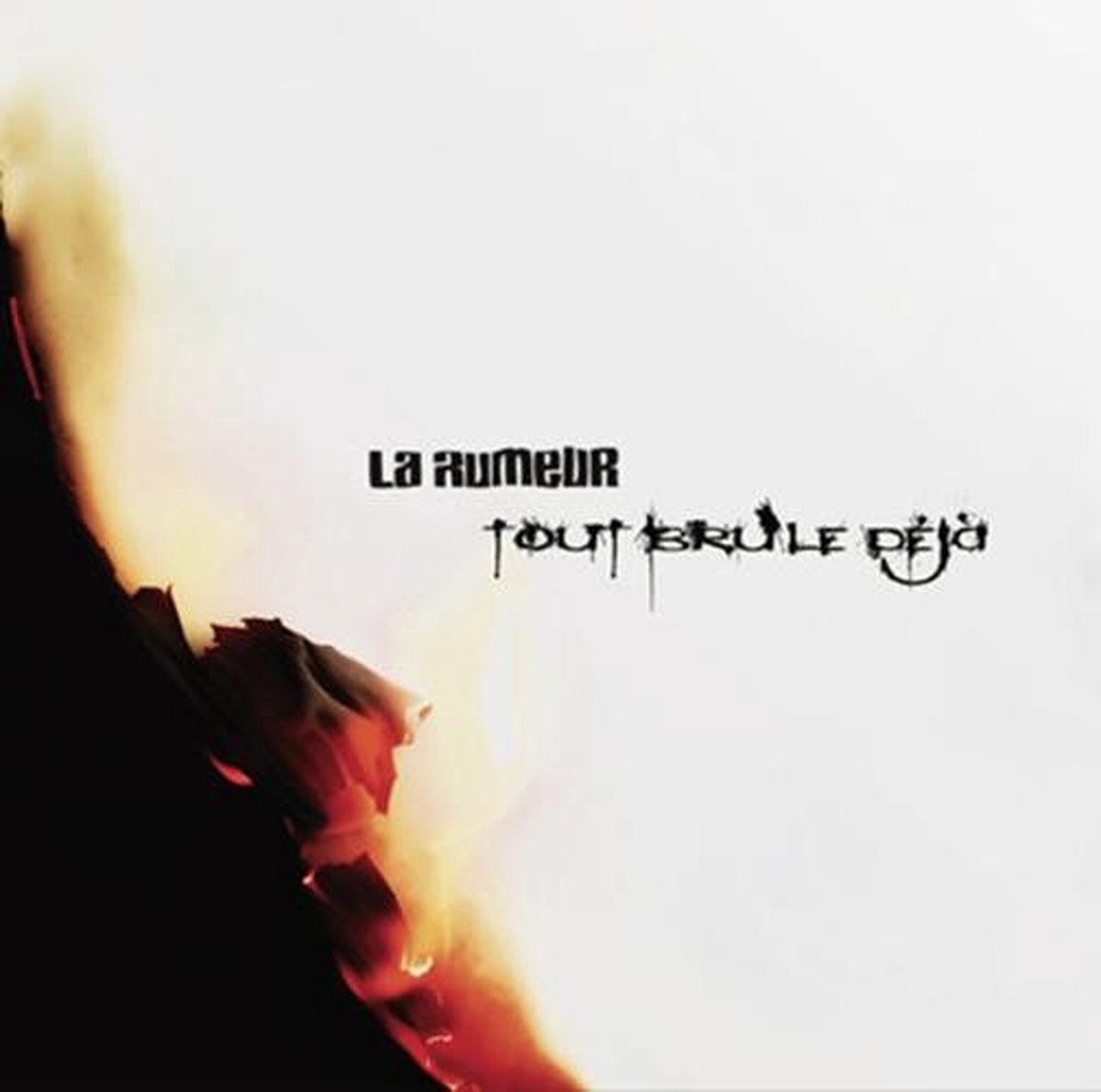 Pochette d'album avec texte en français. Titre : La Rumeur, Tout Brûle Déjà. Fond avec un motif de flamme flou et sombre.