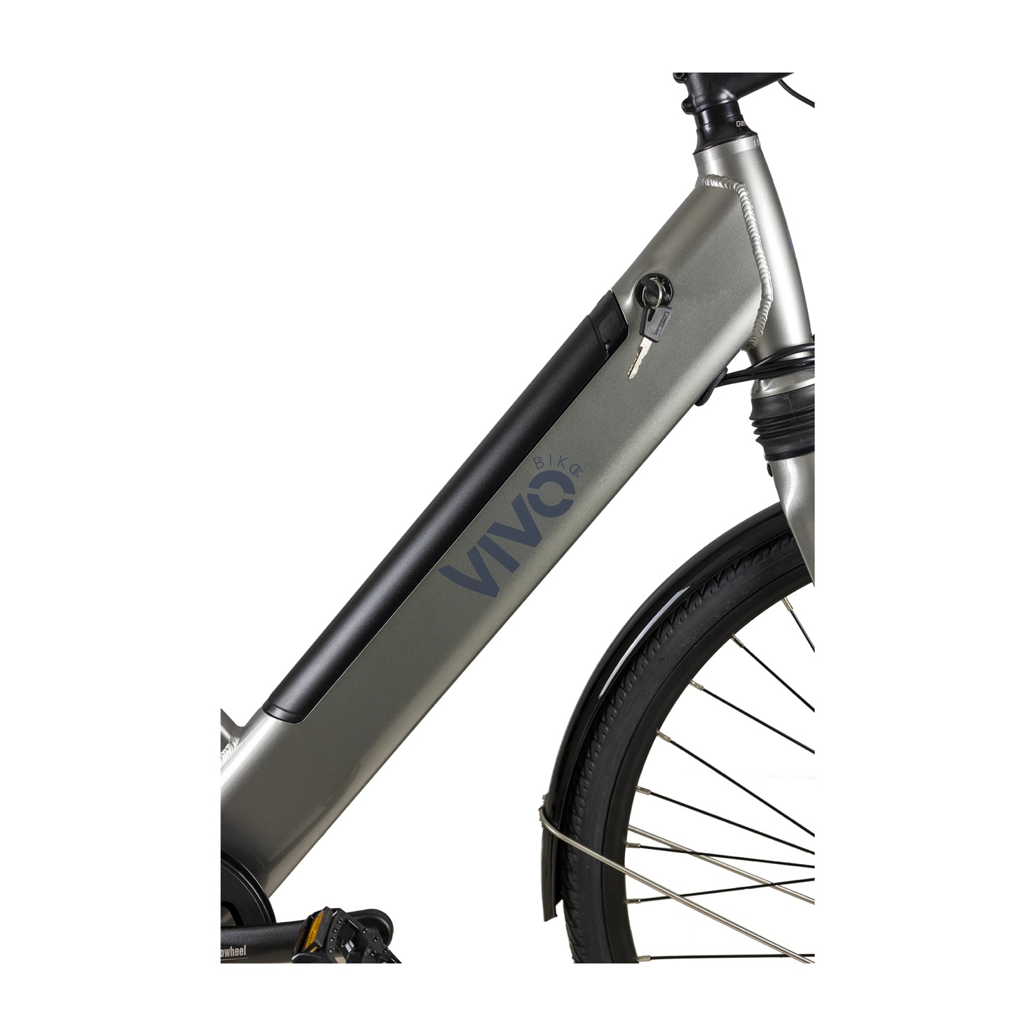 Primo piano del telaio di una e-bike VIVO, che mostra la sezione anteriore con serratura a chiave, il logo del marchio e parte della ruota anteriore.