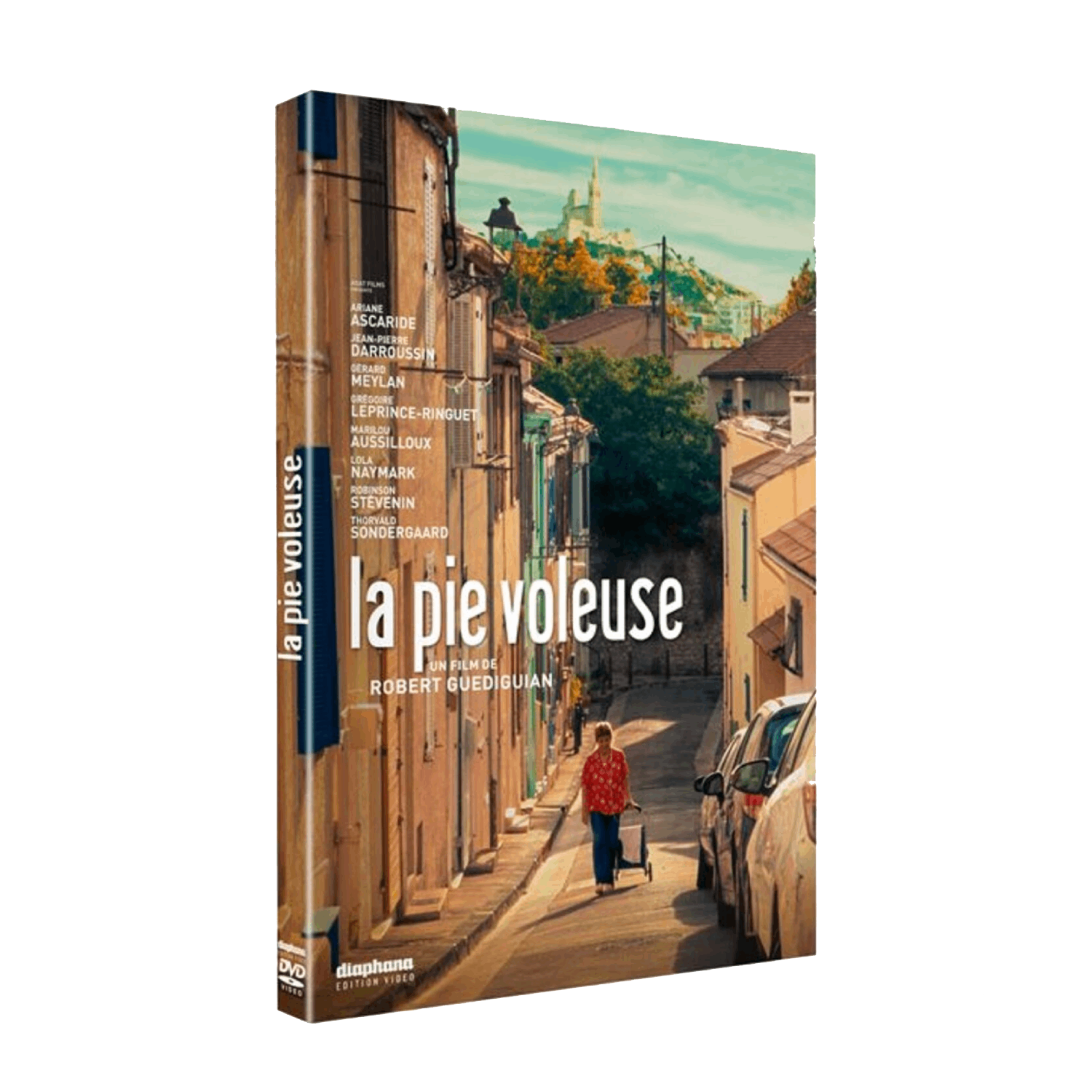 DVD-hoes van "La Pie Voleuse". Een vrouw loopt door een straat met geparkeerde auto's. Een kerk is zichtbaar op de achtergrond.