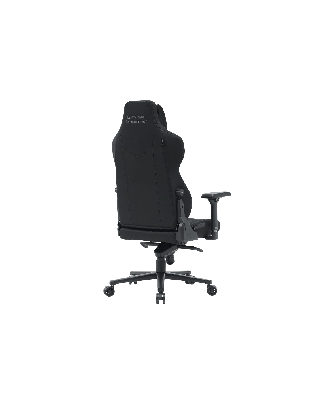 Una silla gaming negra, con la marca "NFSKILL BANSHIE PRO", sobre un fondo blanco. La silla está en ángulo, mostrando respaldo y reposabrazos.