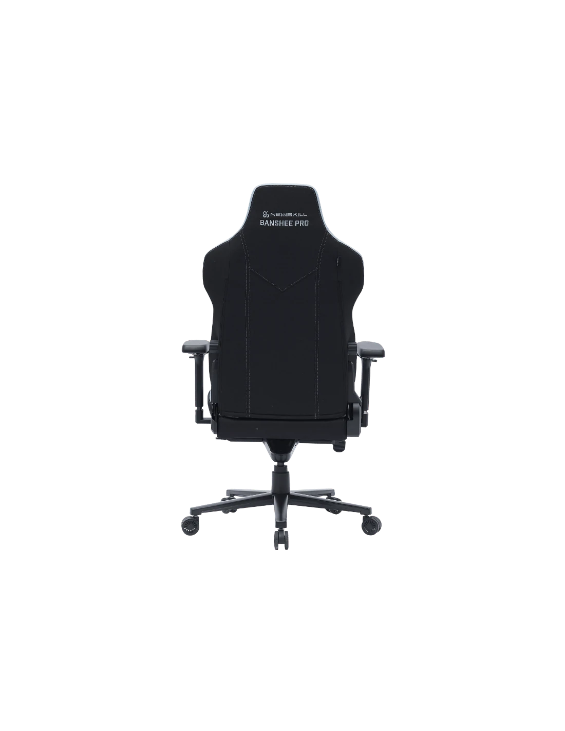 Silla gaming negra desde atrás sobre fondo blanco. La silla tiene el texto 'BANSHEE PRO' y ruedas.
