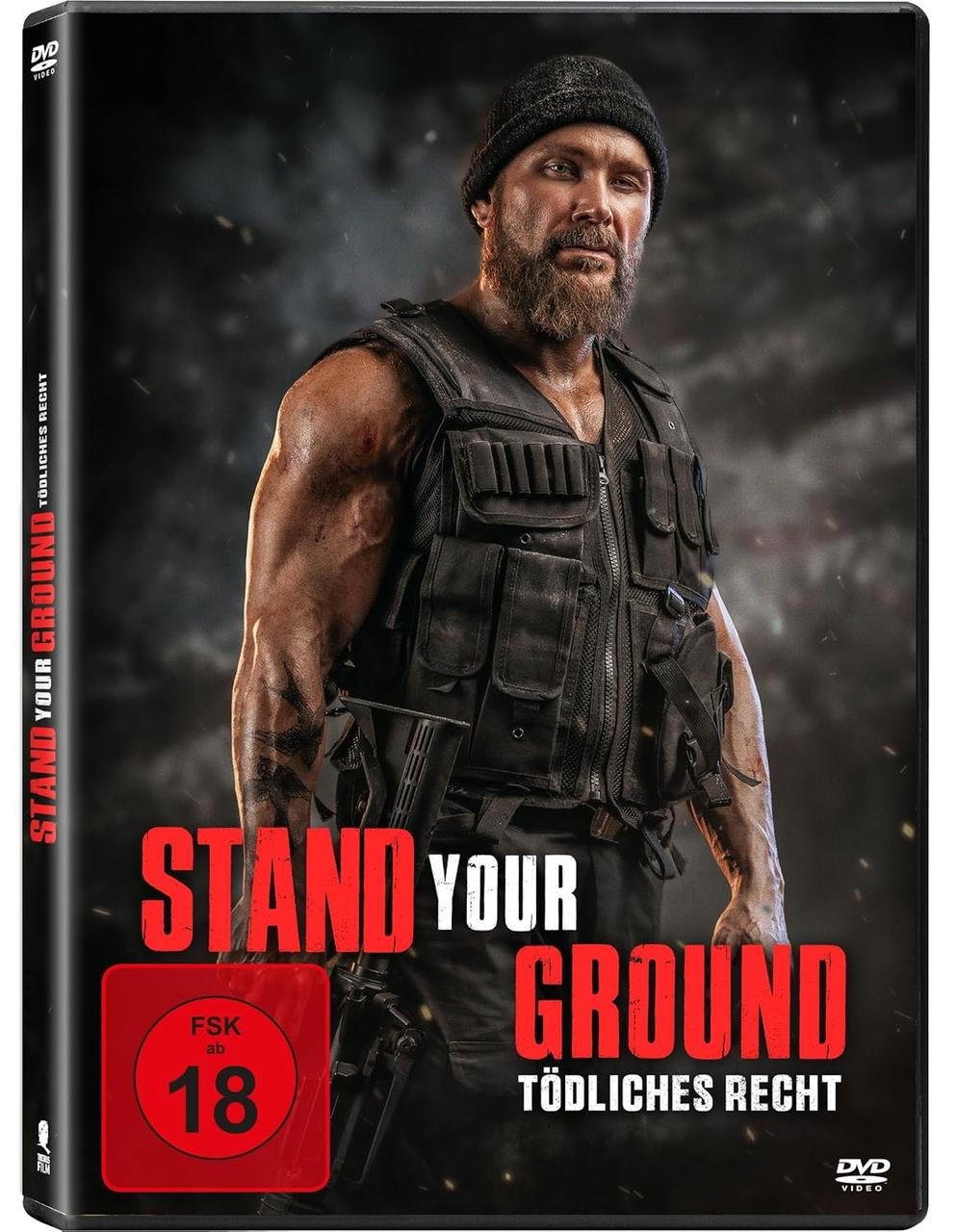 DVD-Cover, Mann in taktischer Weste. Text: Stand Your Ground. Roter Kreis mit 'FSK ab 18'. Hintergrund: dunkel, DVD-Logo.