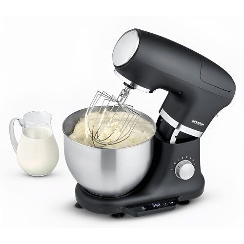 Czarny mikser stojący z miską śmietany, szklanym dzbankiem mleka i wyświetlaczem cyfrowym, wszystko na białym tle.