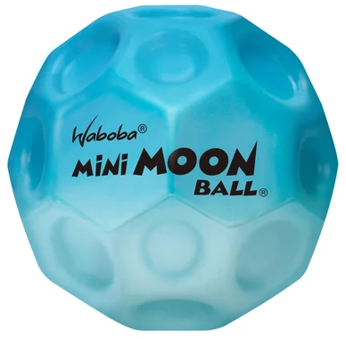 Egy világoskék Mini Moon Ball. Geometrikus mintájú, rajta a "Waboba Mini Moon Ball" felirat feketén.