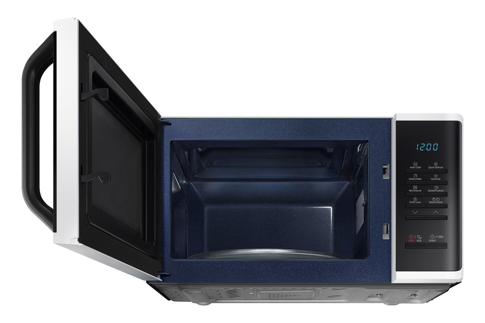 Horno microondas con puerta abierta. Exterior blanco, mango negro. Interior azul, pantalla digital muestra 12:00.