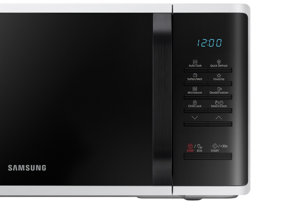 Primer plano de un microondas Samsung. Muestra la puerta, el panel de control y la pantalla. La hora es 12:00.