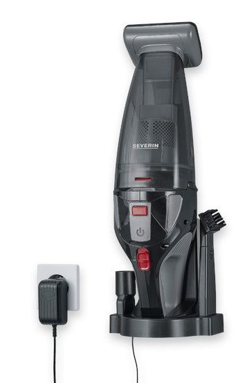 Czarno-szary odkurzacz ręczny z bazą ładującą na białym tle. Adapter w gniazdku ściennym.