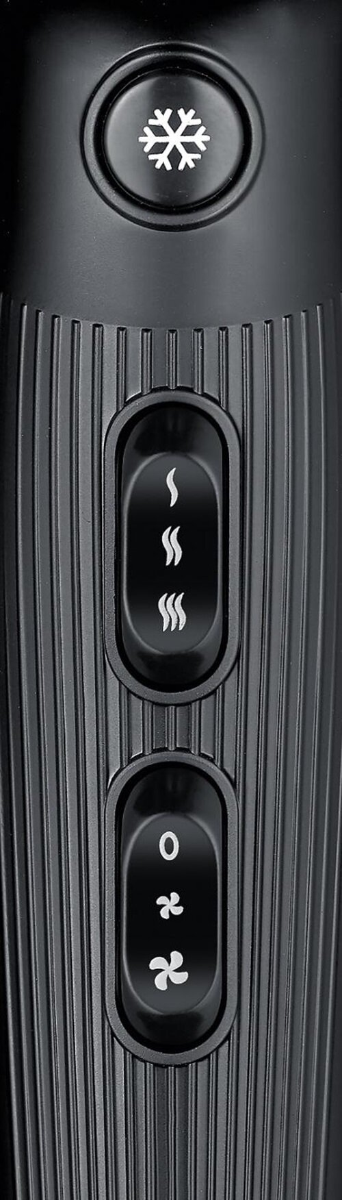 Czarny panel sterowania suszarki do włosów. Posiada przyciski do zimnego, gorącego i prędkości wentylatora. Pionowa tekstura.