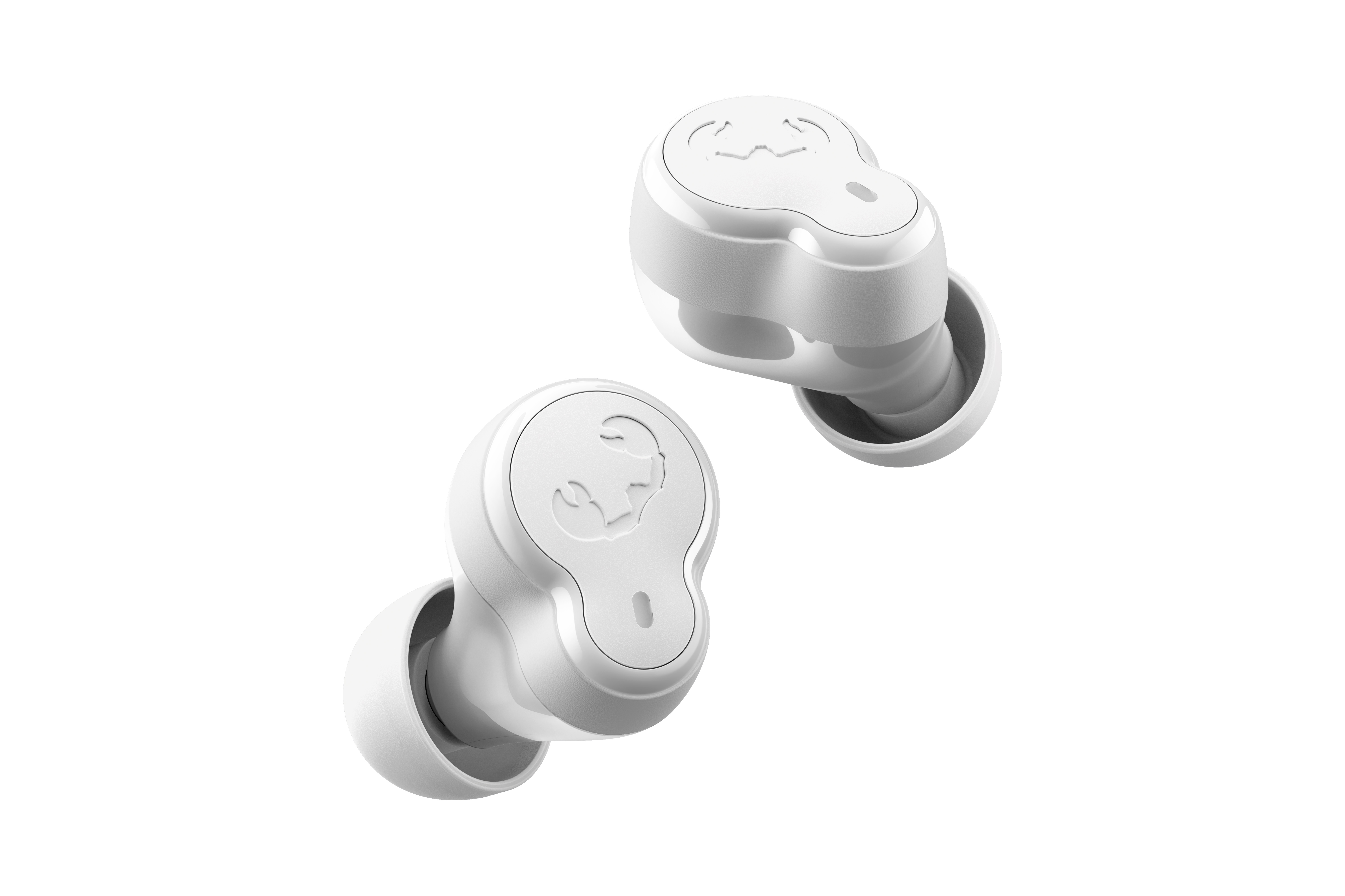 Beyaz arka plan üzerinde iki beyaz kablosuz kulaklık. Her kulaklıkta Skullcandy logosu var.