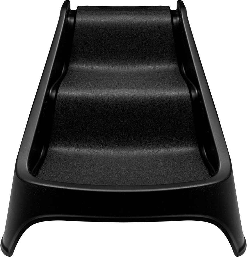 Eine schwarze Haustierrampe mit drei Stufen. Es ist ein solider, geformter Kunststoff mit strukturierter Oberfläche.