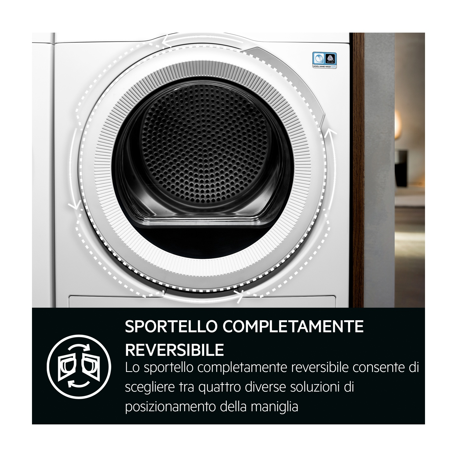 Lavatrice bianca con porta reversibile, frecce che mostrano la rotazione. Il testo dice 'porta completamente reversibile'.