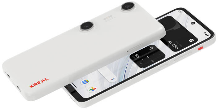 Fehér XREAL Air 2 Pro szemüveg és telefon. A szemüvegen kamerák vannak, a telefon az Air 2 Pro felületét mutatja.