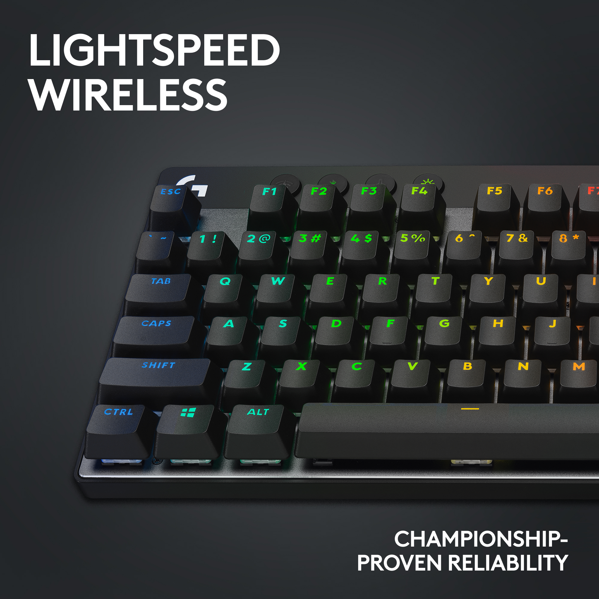 Primo piano di una tastiera nera con tasti bianchi e colorati. Il testo 'LIGHTSPEED WIRELESS' è in alto.