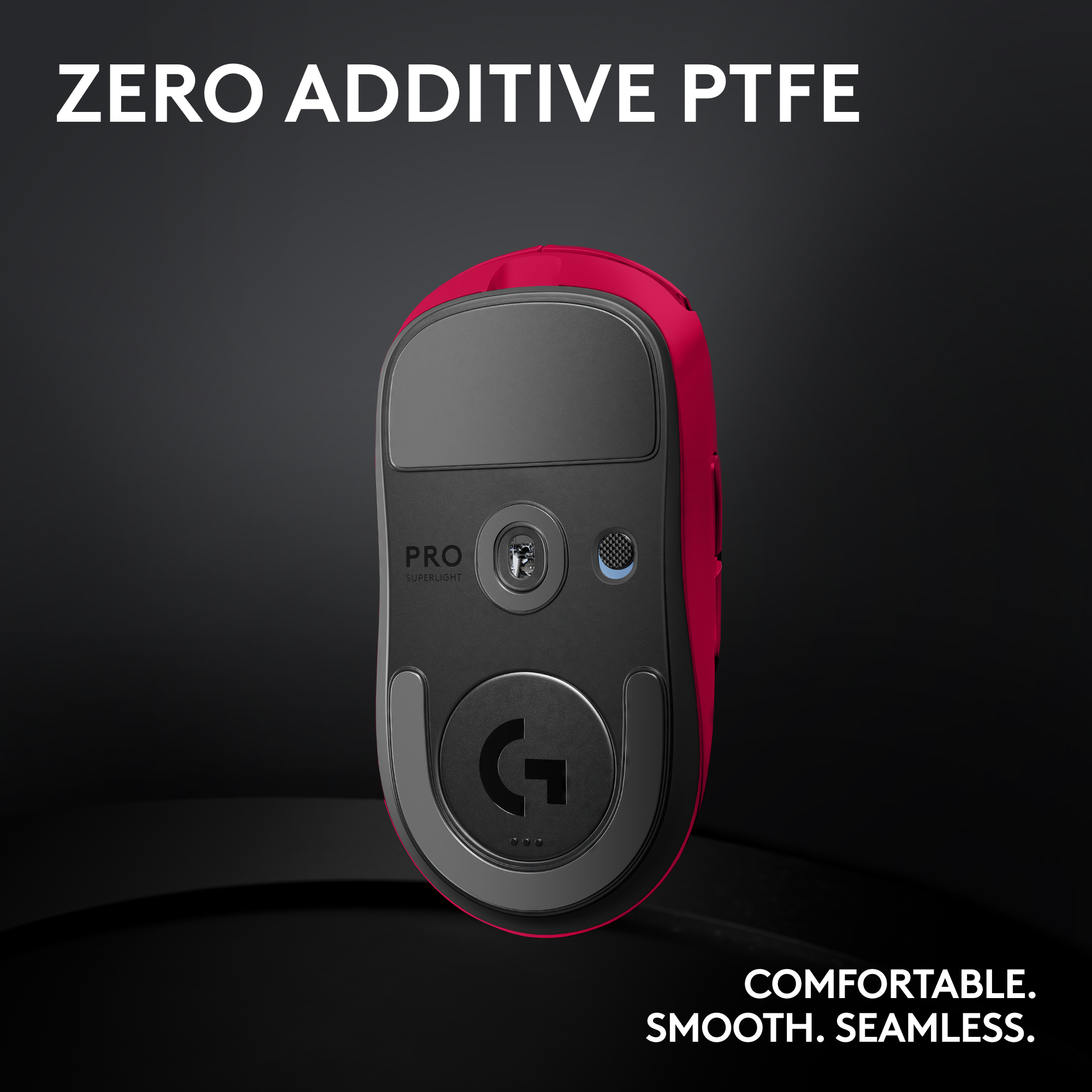 Vue de dessous d'une souris Logitech Pro Superlight rouge et noire. Texte : 'ZERO ADDITIVE PTFE' et 'COMFORTABLE. SMOOTH. SEAMLESS.'