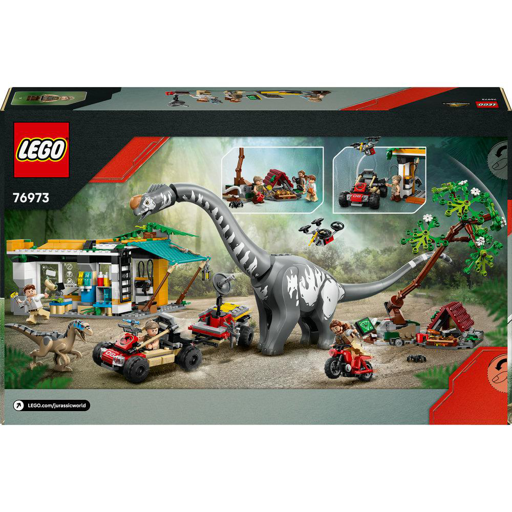 Lego Jurassic World Set-Box. Enthält einen großen Dinosaurier, Fahrzeuge und verschiedene Lego-Figuren in einer Dschungelumgebung.