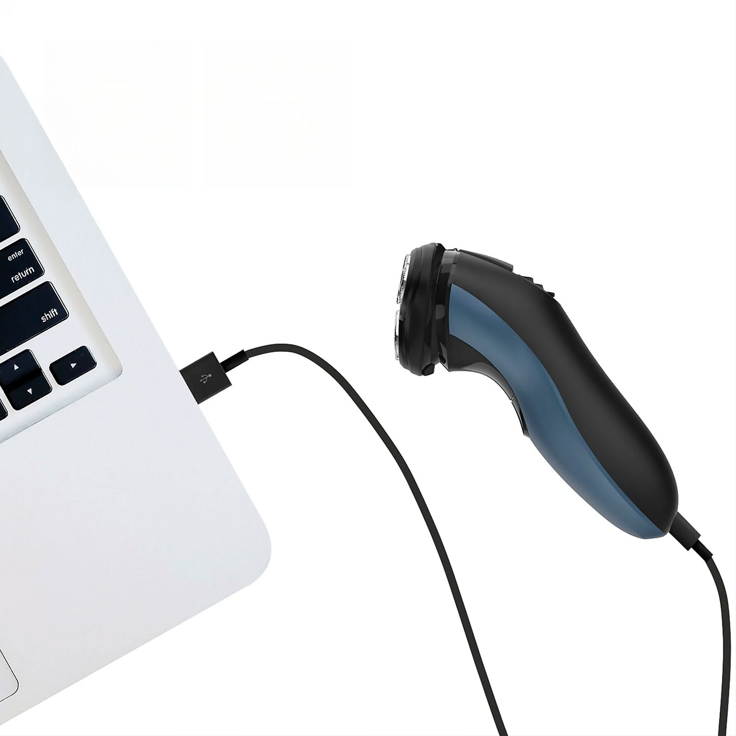 Una afeitadora eléctrica negra y azul está conectada a una computadora portátil mediante un cable USB, sobre un fondo blanco.