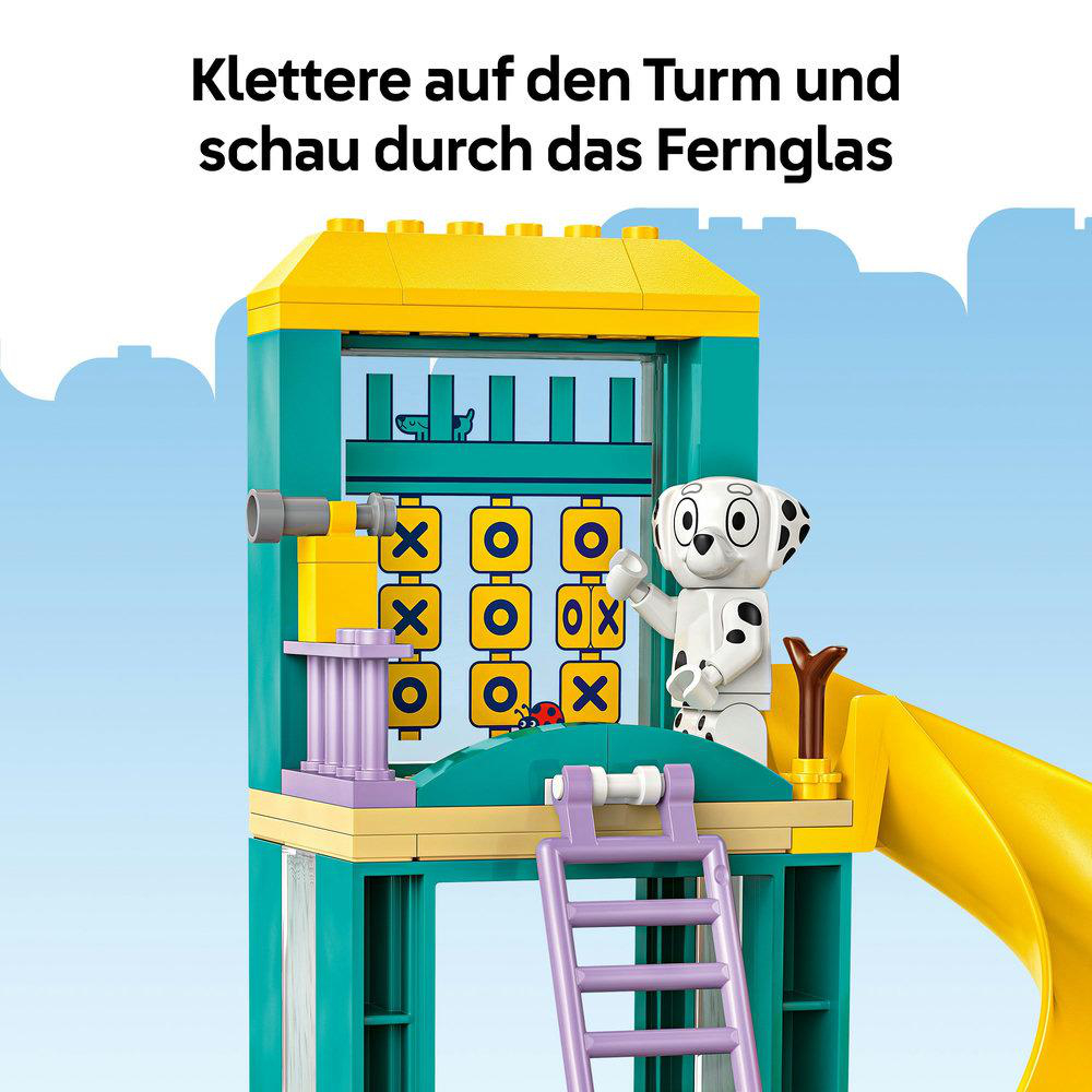 Eine Dalmatiner-Spielfigur auf einer grün-gelben Spielstruktur. Enthält eine Rutsche, eine Leiter und ein Tic-Tac-Toe-Spiel.