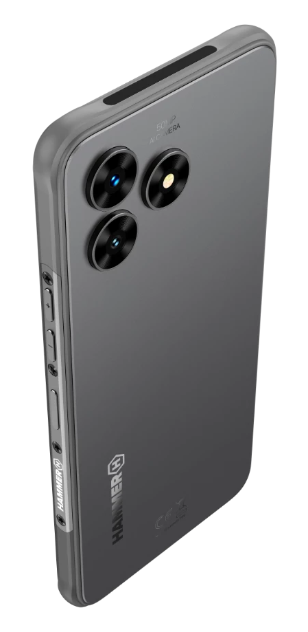 Ciemnoszary smartfon HAMMER z trzema tylnymi aparatami, bocznymi przyciskami i logo HAMMER. Telefon jest ustawiony pod kątem.
