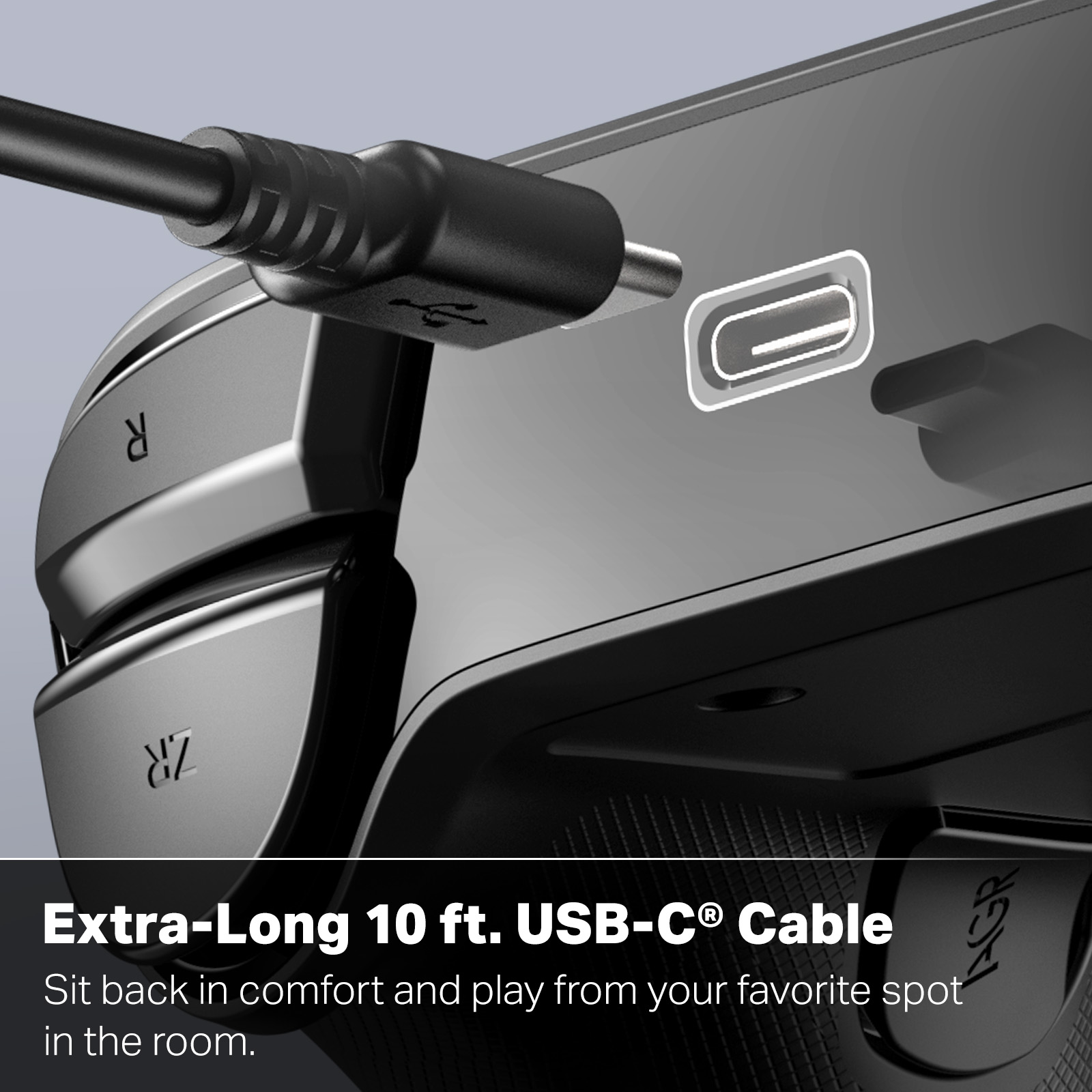 Schwarzes USB-C-Kabel, das mit einem schwarzen Gerät verbunden ist. Das Gerät hat R- und ZR-Tasten.