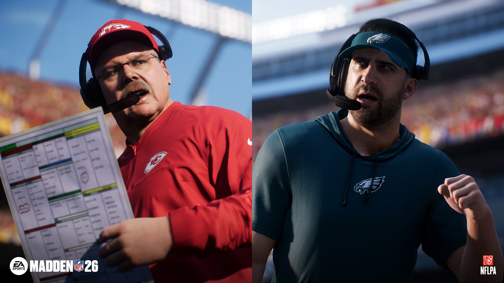 Zwei Trainer mit Headsets, einer in Rot, der andere in Grün. Beide schauen angestrengt, einer hält ein Spielbuch, Stadion im Hintergrund.