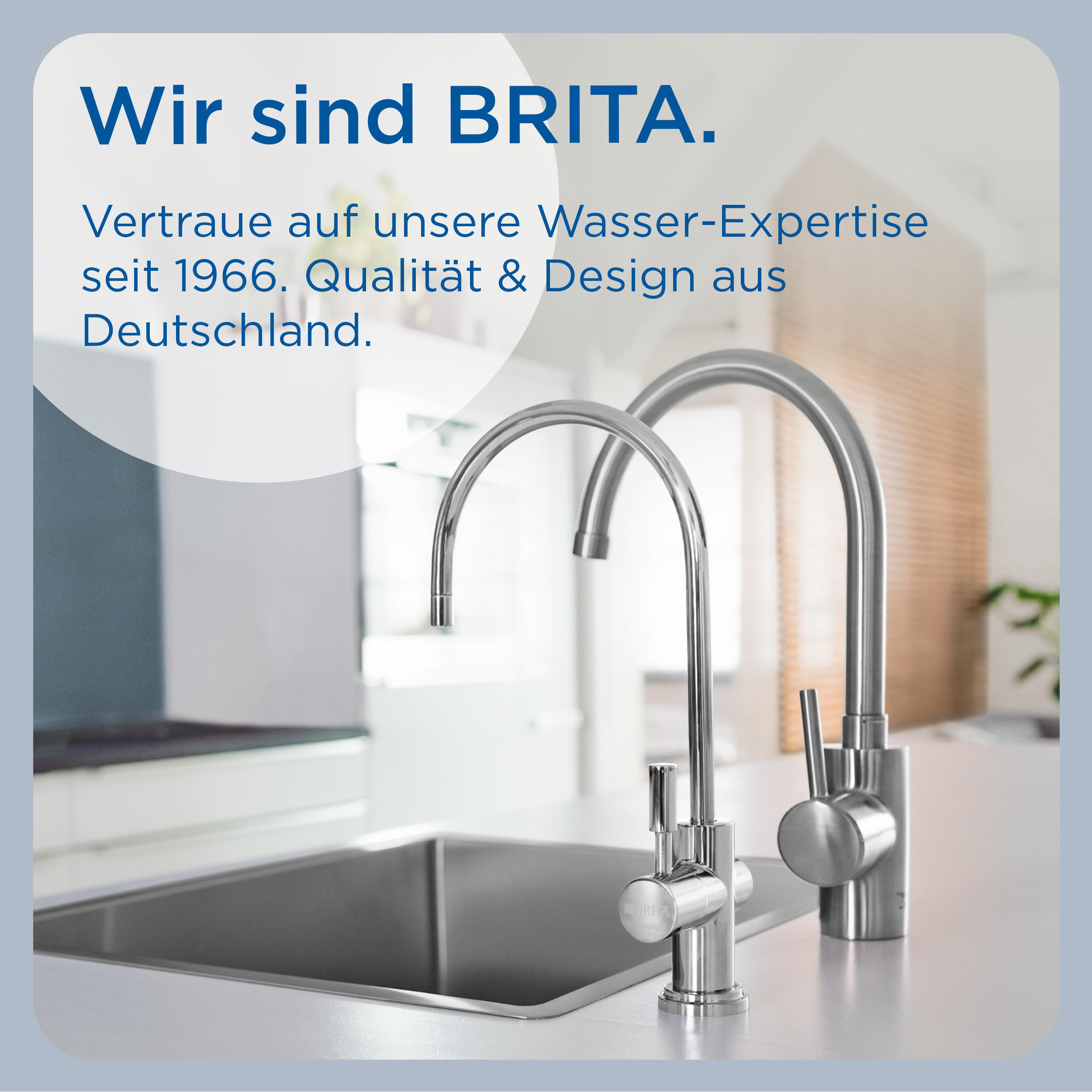 Zwei verchromte Wasserhähne über einem Edelstahlbecken. Text: Wir sind BRITA. Qualität & Design. Made in Germany.