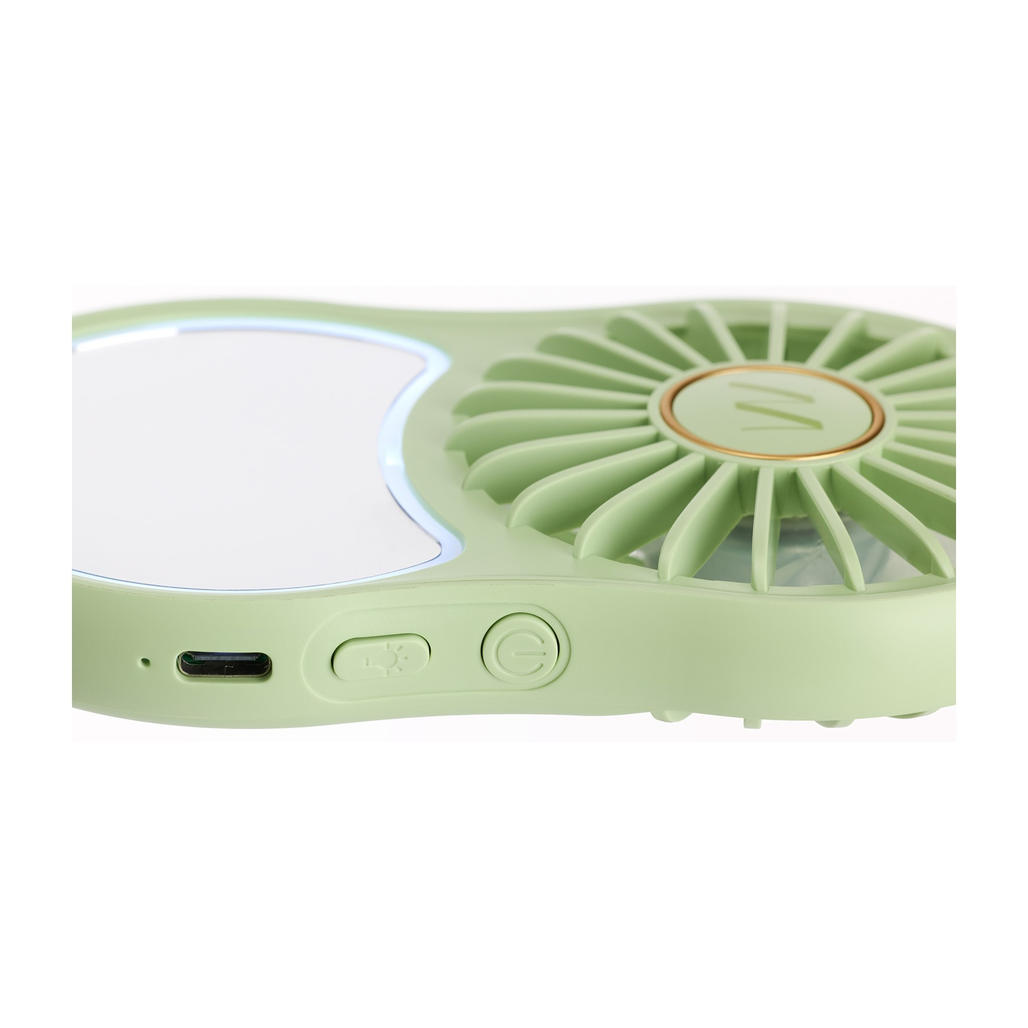 Un ventilatore portatile verde chiaro con specchio e ventola. Ha pulsanti di accensione e luce. Il ventilatore ha una porta USB.