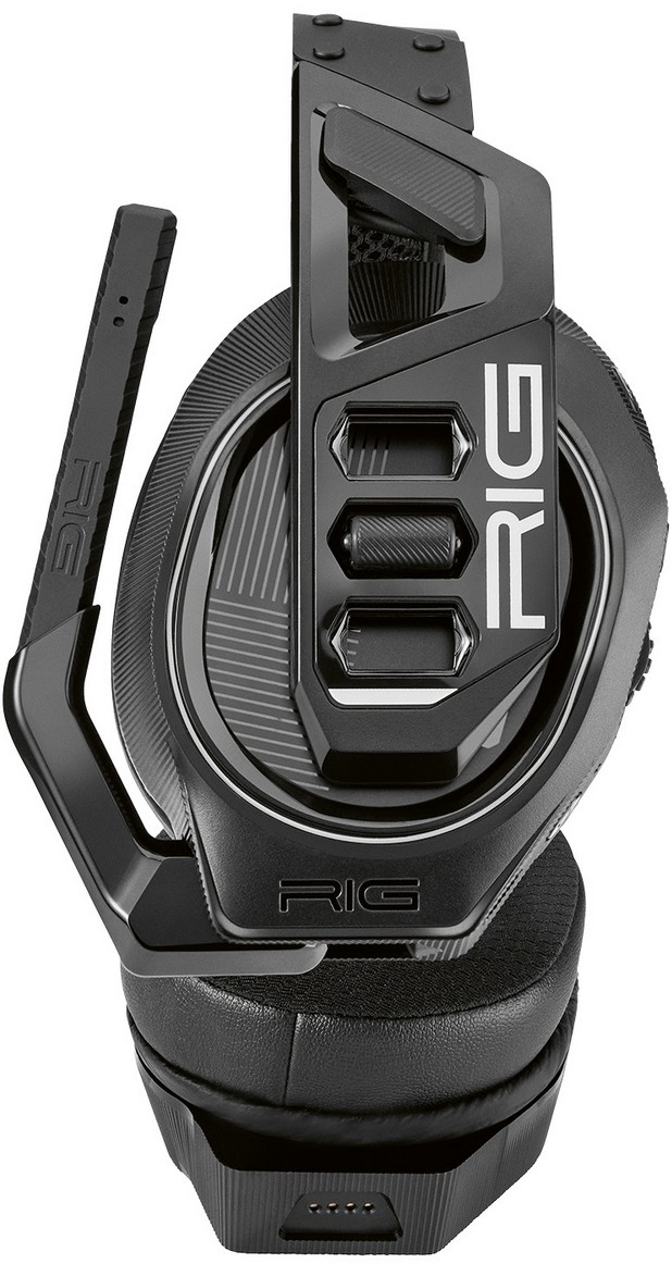 Fekete RIG gaming headset, ferde nézet. Részletek: mikrofon, fülkagyló és fejpánt 'RIG' márkajelzéssel.