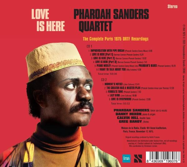 Albumcover. Mann mit Hut, Pharoah Sanders Quartet. Roter Hintergrund mit Titelliste. Titel: Love Is Here.