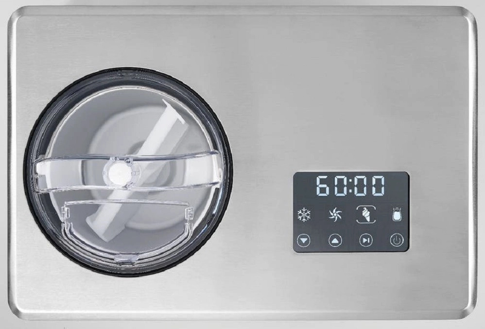 Maszyna do lodów z cyfrowym wyświetlaczem 60:00. Posiada przezroczystą pokrywę i mechanizm mieszający. Powierzchnia jest metaliczna.