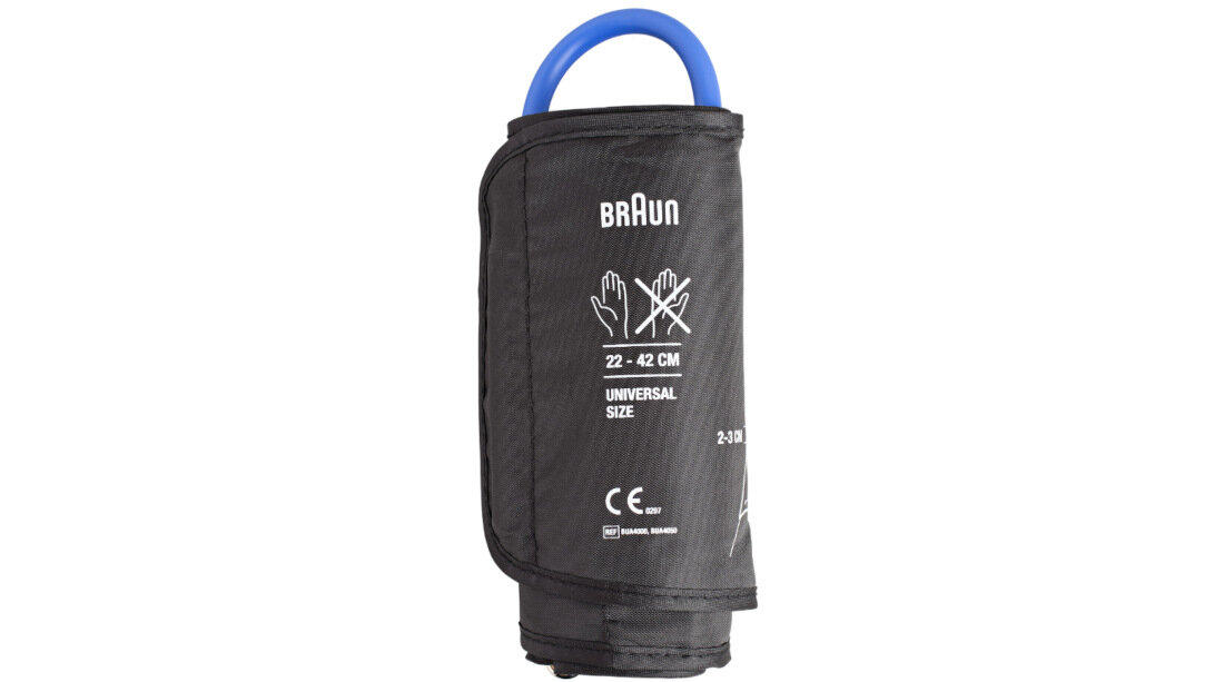 Czarny mankiet do mierzenia ciśnienia Braun z niebieską rurką. Ma biały tekst i symbole, w tym zakres rozmiarów i nazwę marki.