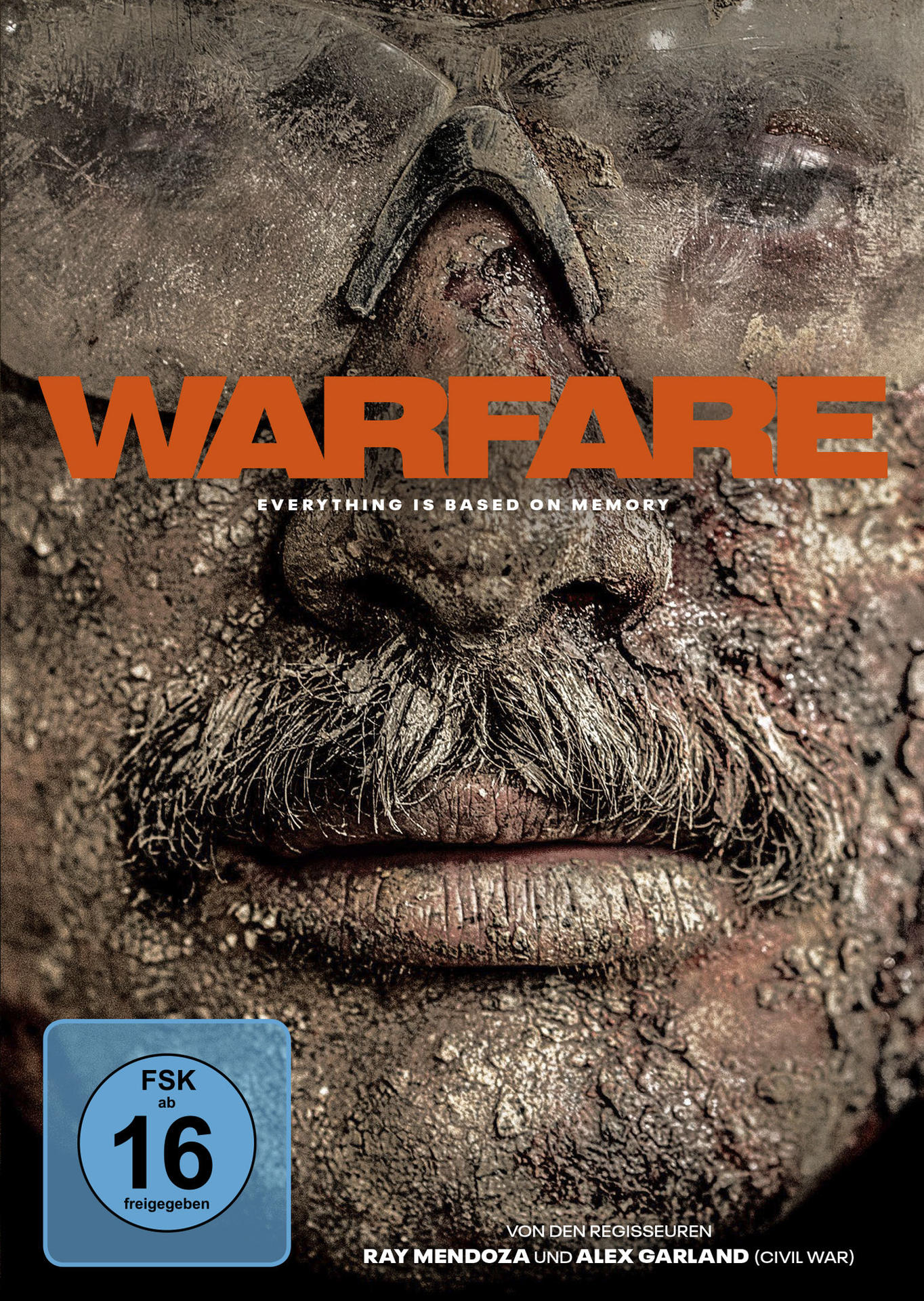 Nahaufnahme eines mit Schlamm bedeckten Gesichts. Titel 'WARFARE' in Orange. Bewertung 'FSK ab 16'. Text 'EVERYTHING IS BASED ON MEMORY'.