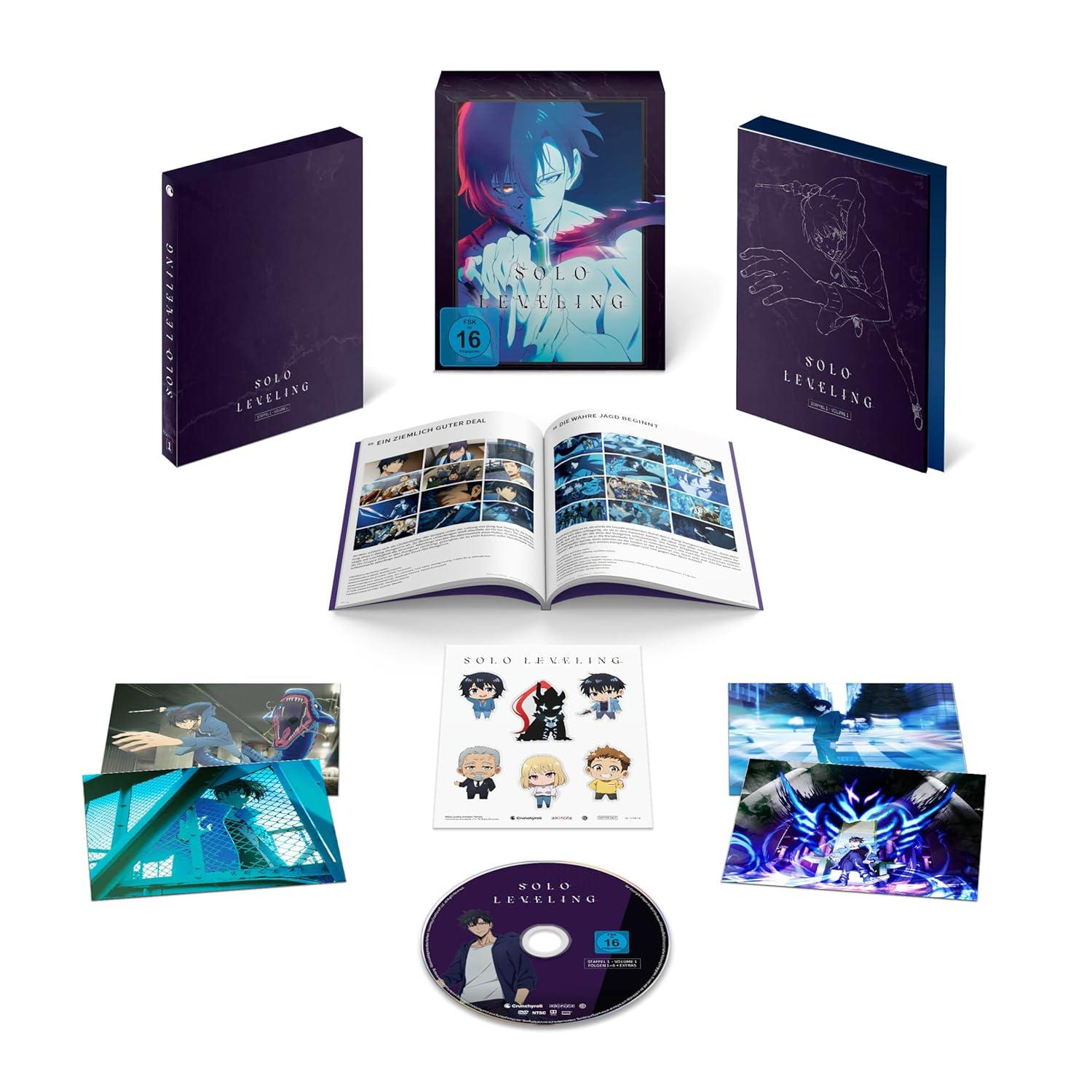 Ein Solo Leveling DVD-Set wird gezeigt. Es enthält eine Box, zwei Bücher, eine Disc und Bildkarten. Das Set ist mit Anime-Charakteren versehen.