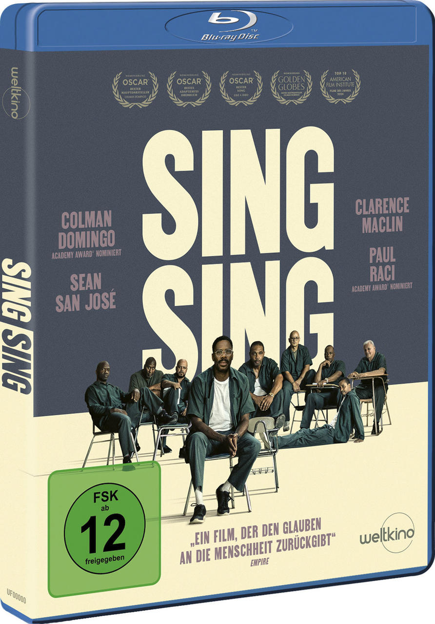 Blu-ray-Cover des Films "Sing Sing". Gruppe von Männern in Gefängnisuniformen. Titel in großer Schrift. Auszeichnungen und Namen.