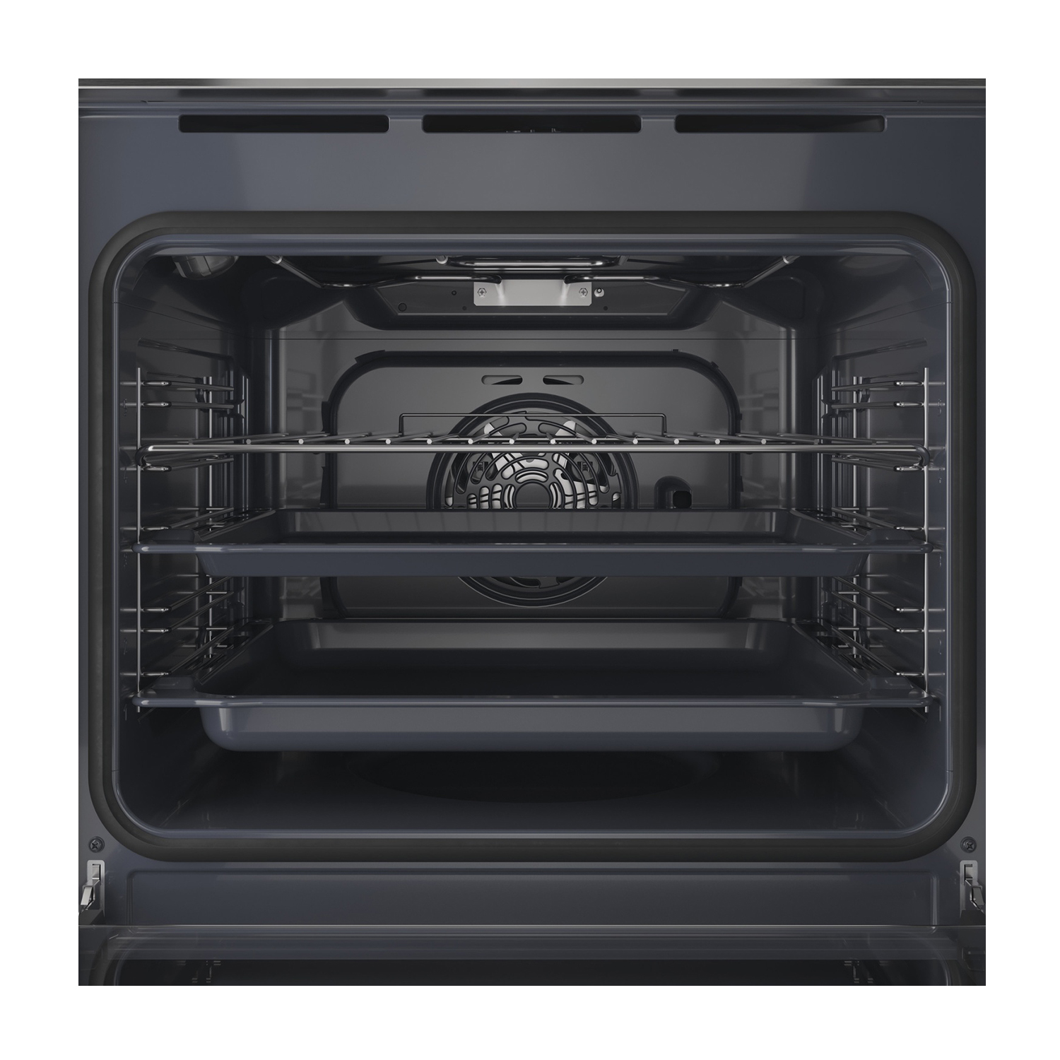 Interno di forno aperto con griglie e vassoi. L'interno è grigio scuro. Sul retro è visibile una ventola.