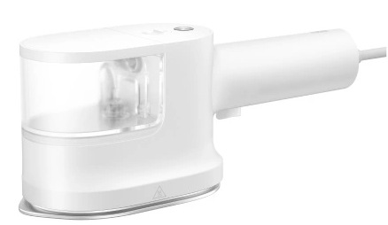 Biała, ręczna parownica do ubrań. Ma przezroczysty zbiornik na wodę, uchwyt i przewód zasilający. Płyta dolna jest na dole.