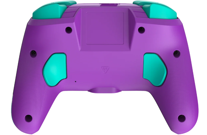 Un controller di gioco viola con accenti turchesi sul retro, inclusi pulsanti e levette, su sfondo bianco.