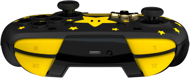 Controller di gioco nero e giallo con design a stella. Presenta pulsanti, joystick e grilletti. È visibile una porta USB-C.