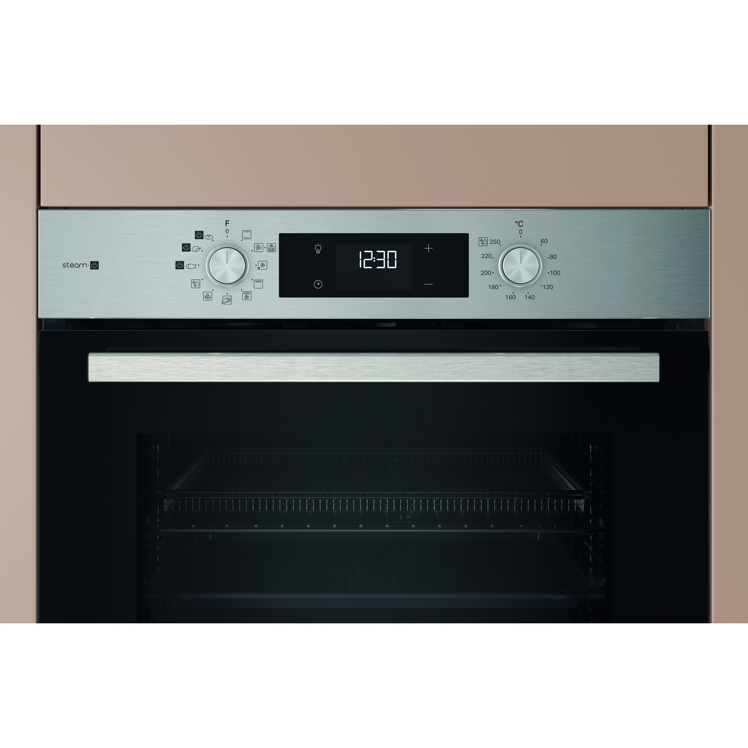 Un forno in acciaio inossidabile con un orologio digitale che mostra le 12:30. Ha manopole per la temperatura e la funzione.