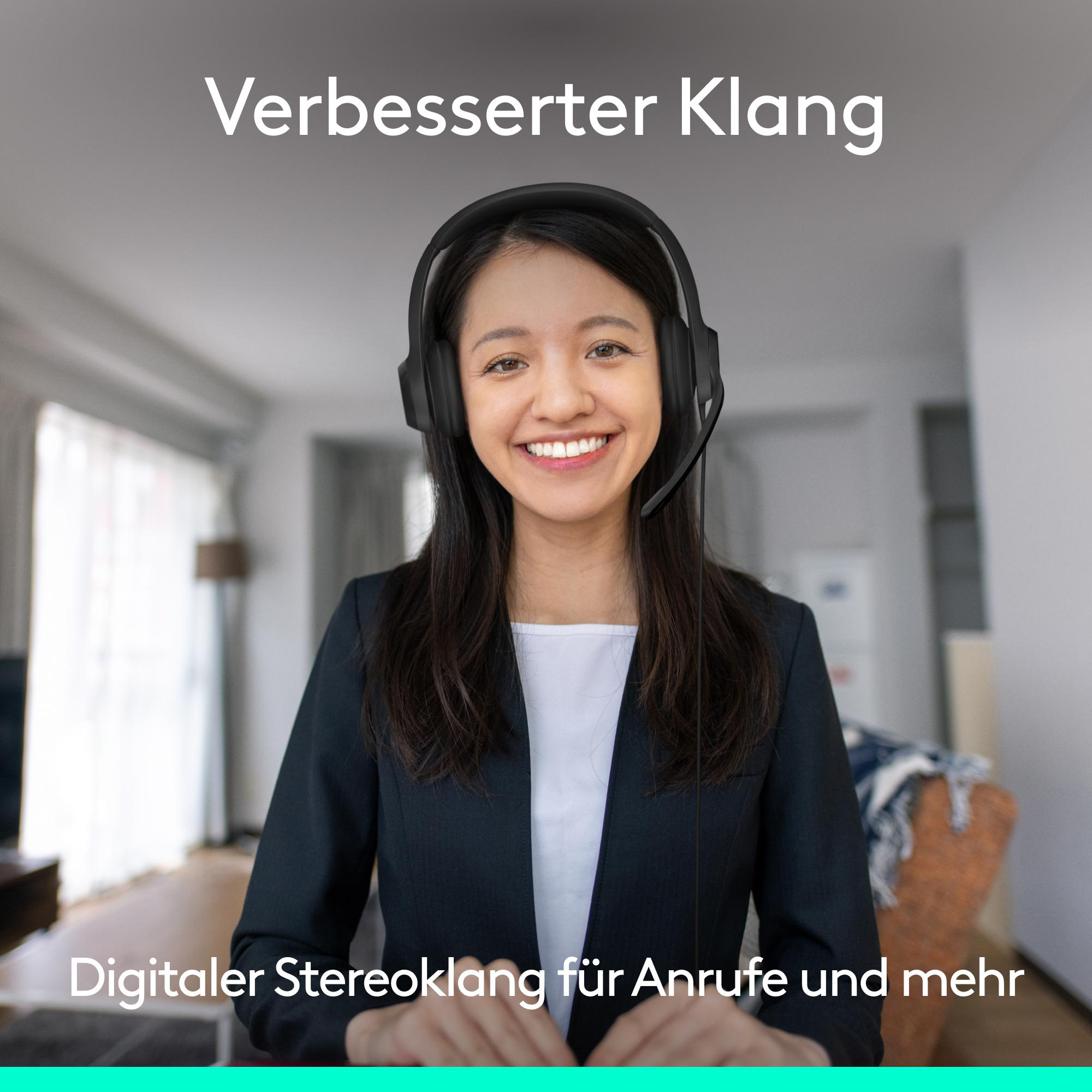 Eine Frau mit Headset lächelt. Oben steht 'Verbesserter Klang', unten 'Digitaler Stereoklang für Anrufe und mehr'.