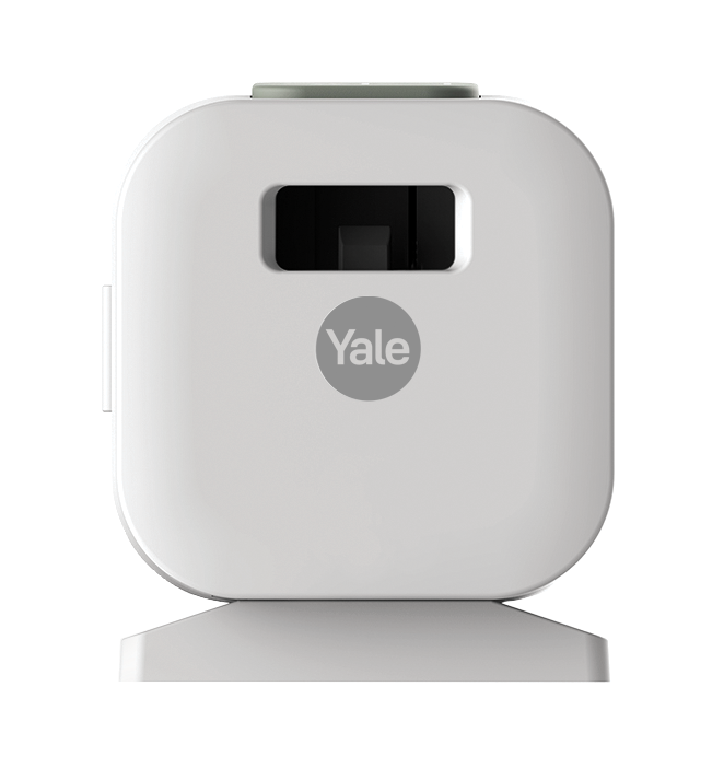 Ein weißes Yale Smart Lock-Gerät. Es hat eine rechteckige Form mit abgerundeten Ecken, eine dunkle rechteckige Öffnung und ein graues Logo.