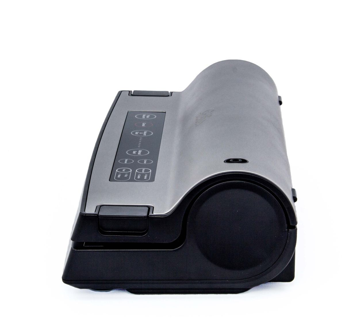 Srebrno-czarna zgrzewarka próżniowa na białym tle, z przyciskami i zakrzywionym designem. To urządzenie kuchenne.